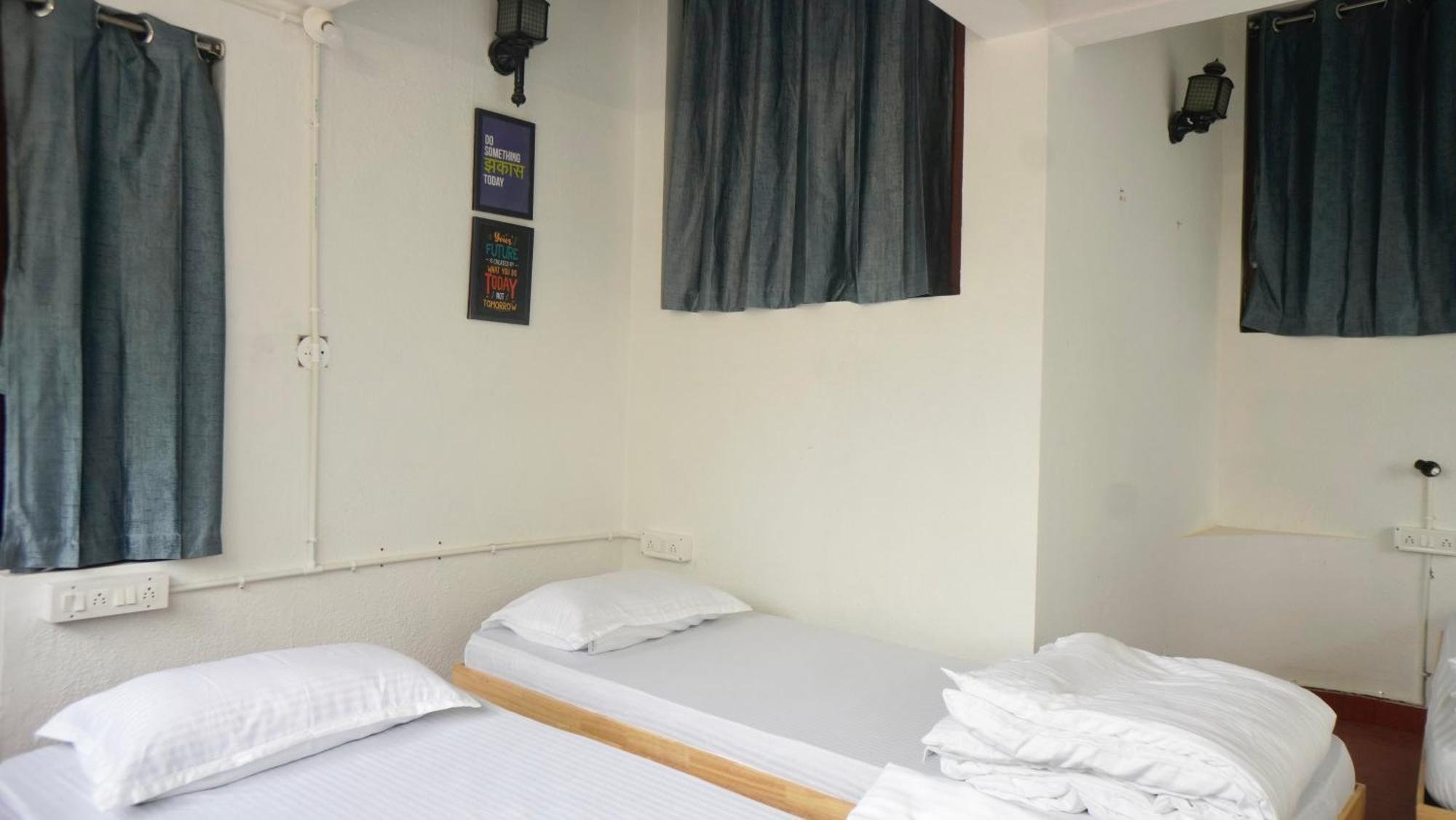 Roambay - Gokulam Hostel ไมซอร์ ภายนอก รูปภาพ