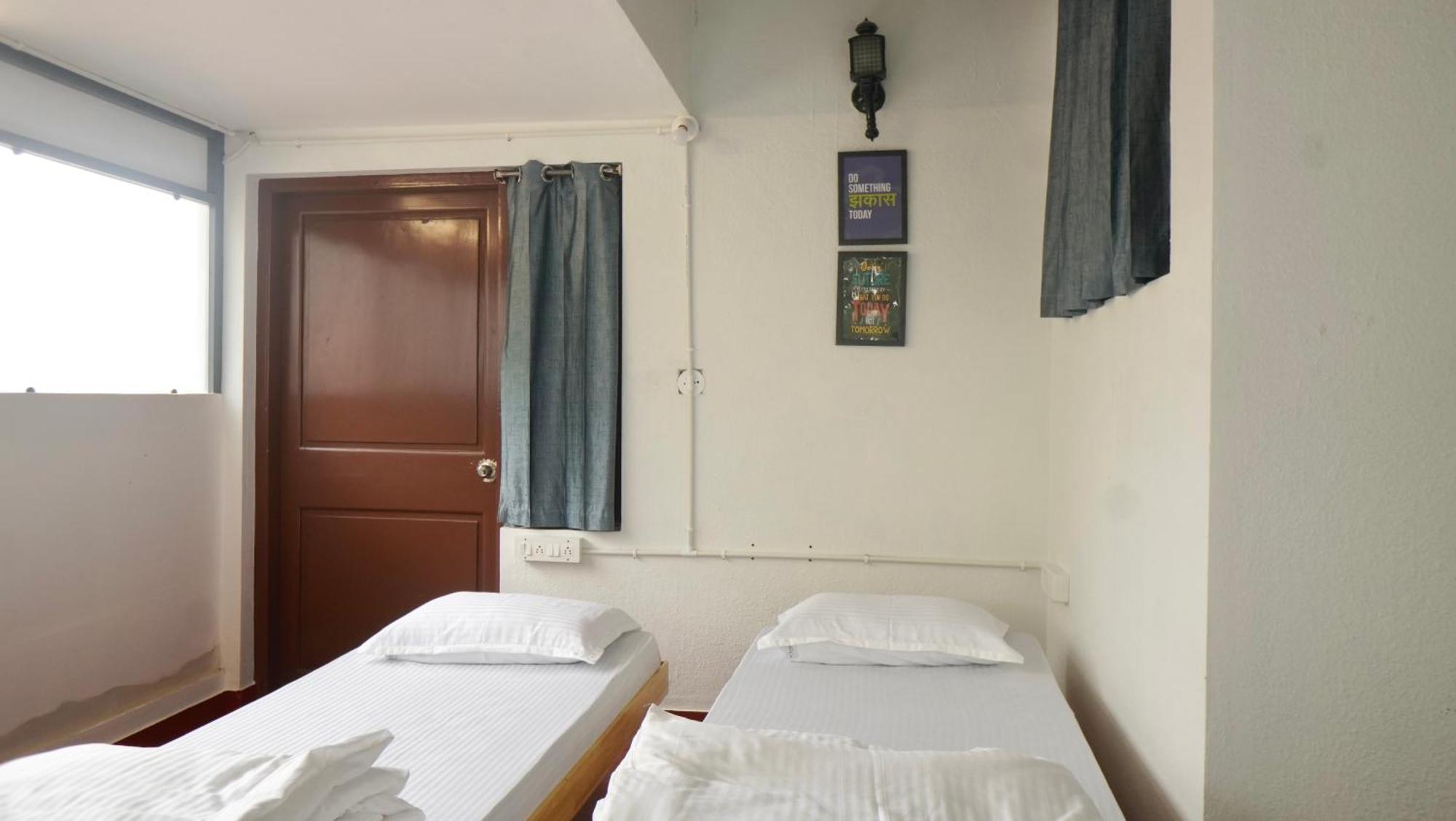 Roambay - Gokulam Hostel ไมซอร์ ภายนอก รูปภาพ