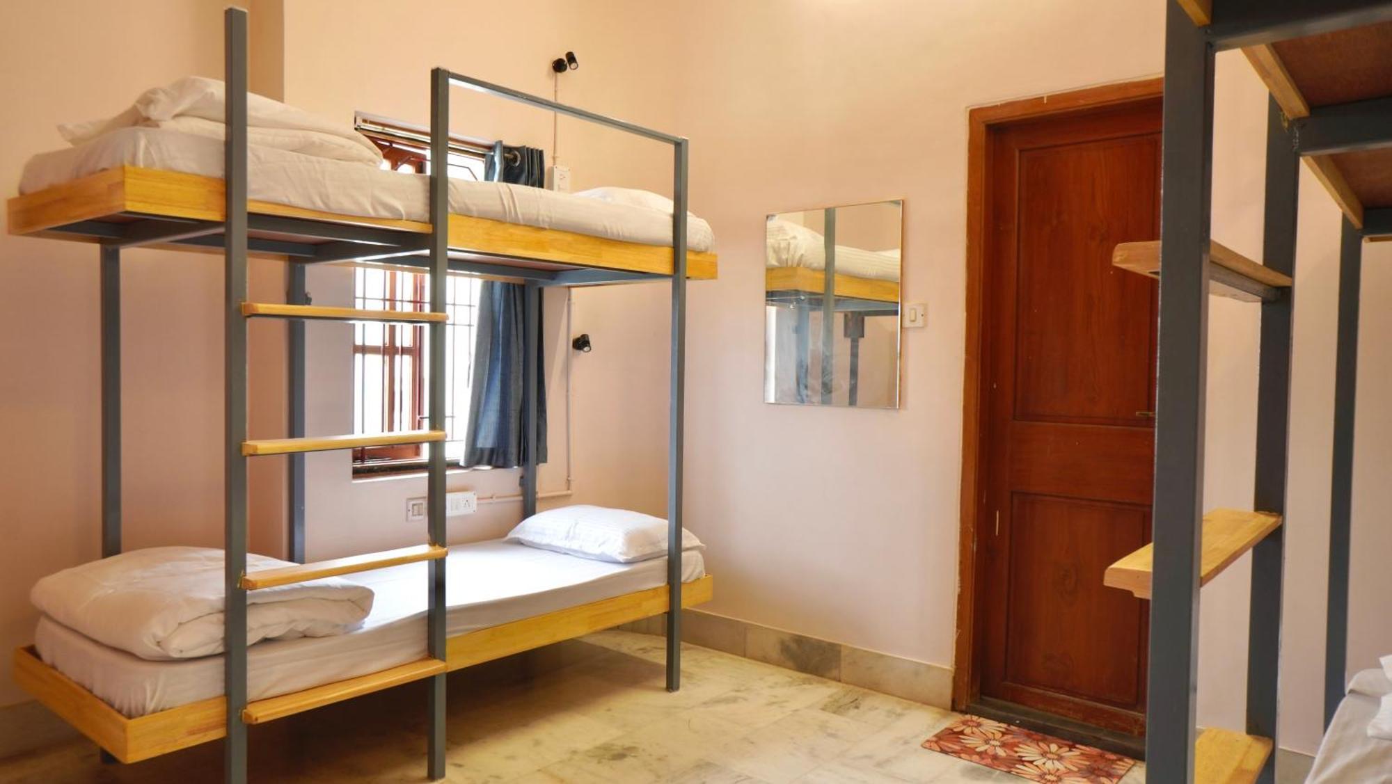 Roambay - Gokulam Hostel ไมซอร์ ภายนอก รูปภาพ
