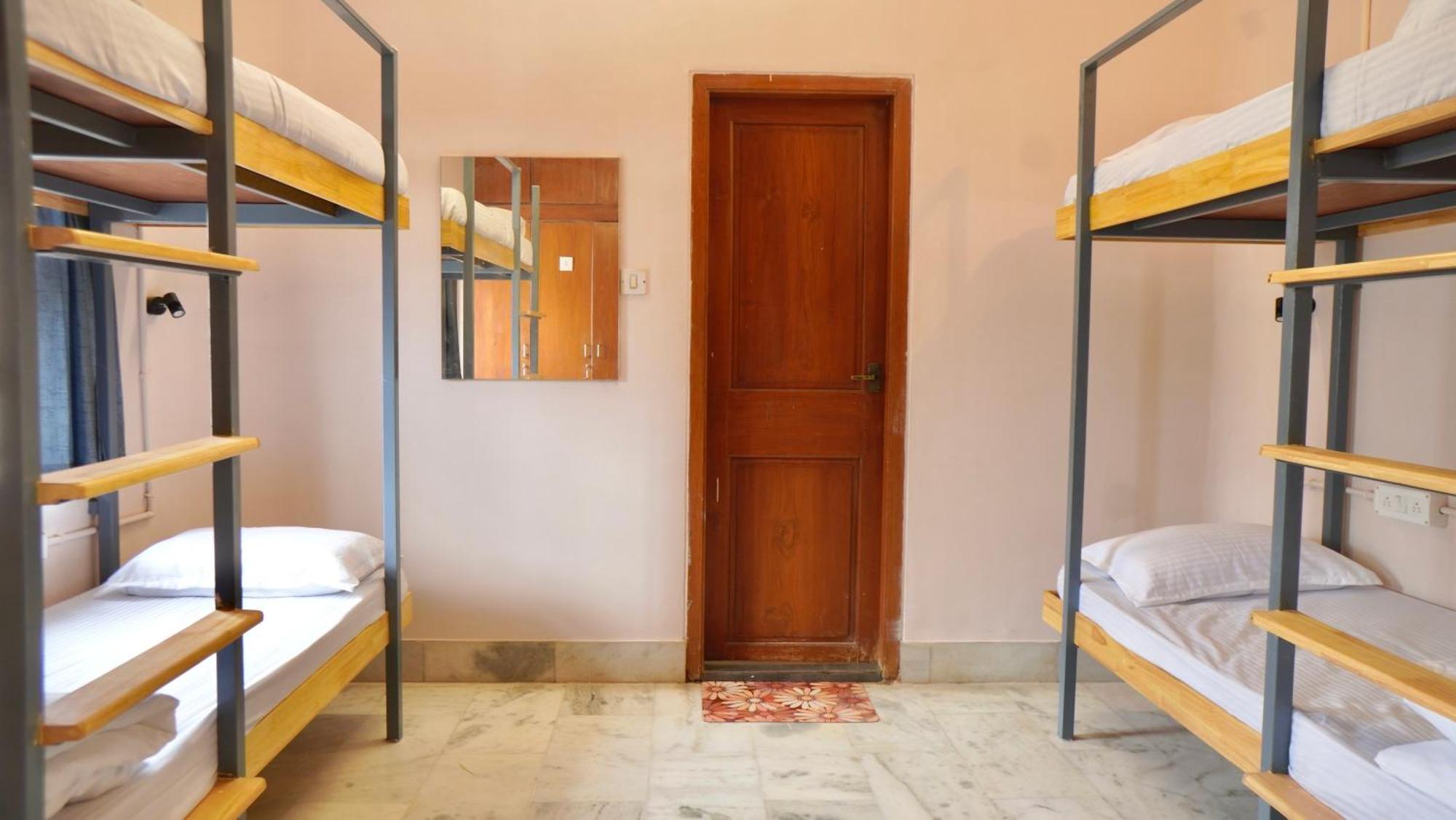 Roambay - Gokulam Hostel ไมซอร์ ภายนอก รูปภาพ