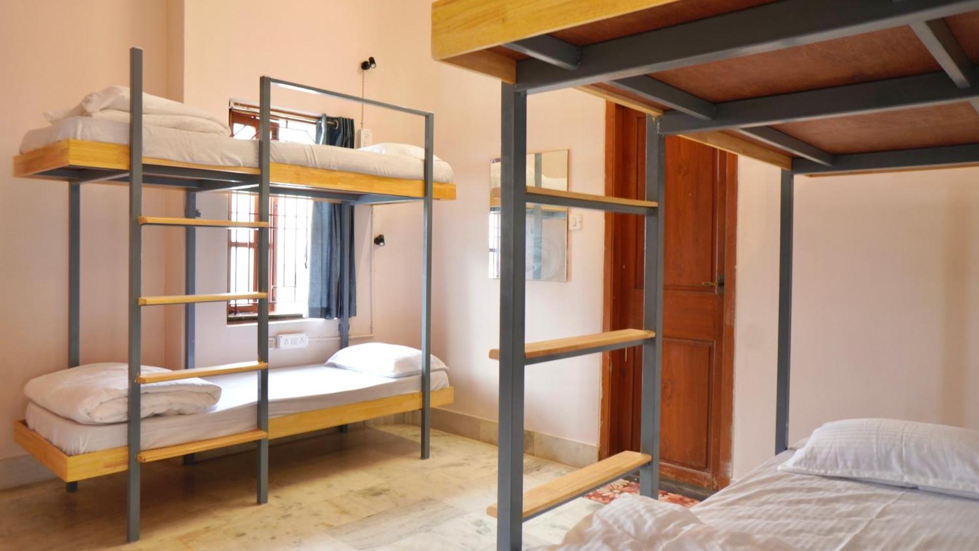 Roambay - Gokulam Hostel ไมซอร์ ภายนอก รูปภาพ