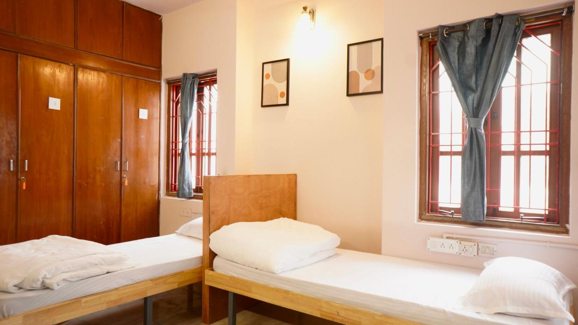 Roambay - Gokulam Hostel ไมซอร์ ภายนอก รูปภาพ