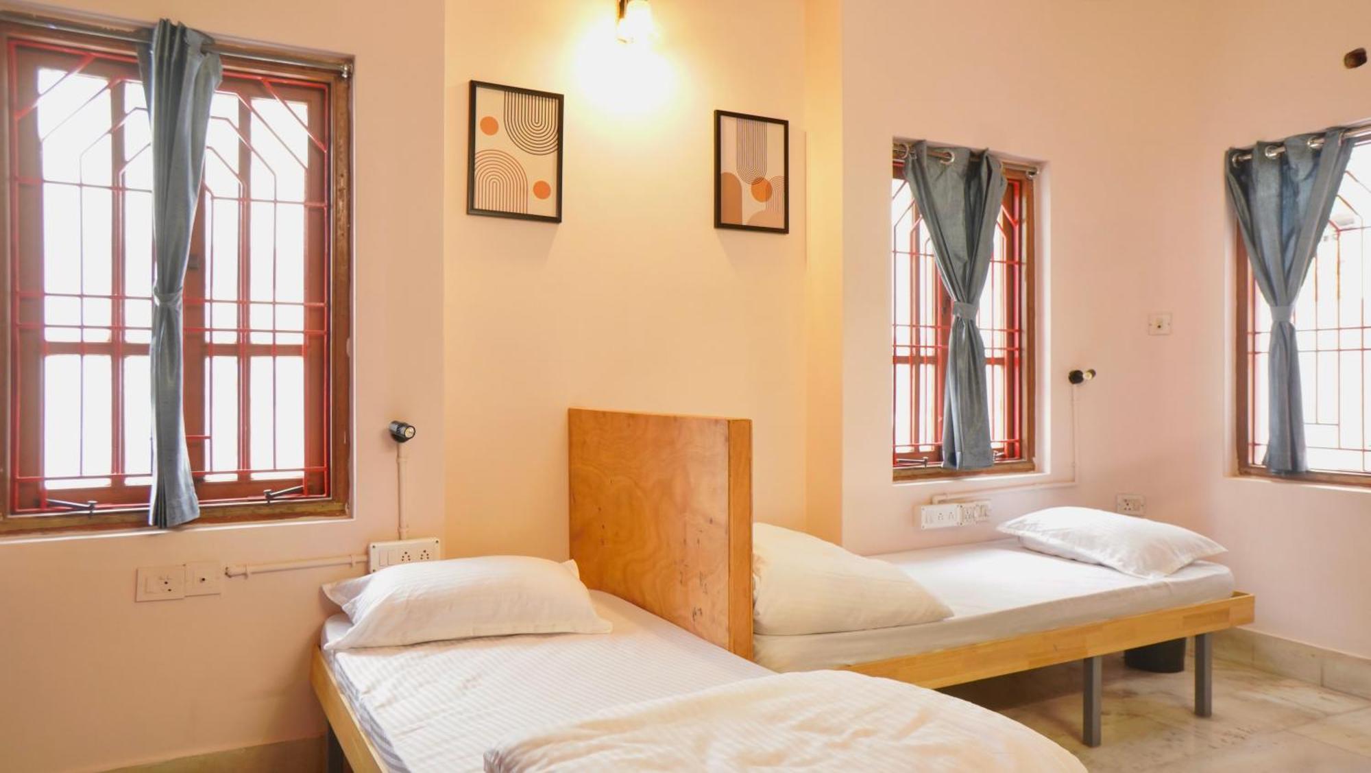 Roambay - Gokulam Hostel ไมซอร์ ภายนอก รูปภาพ