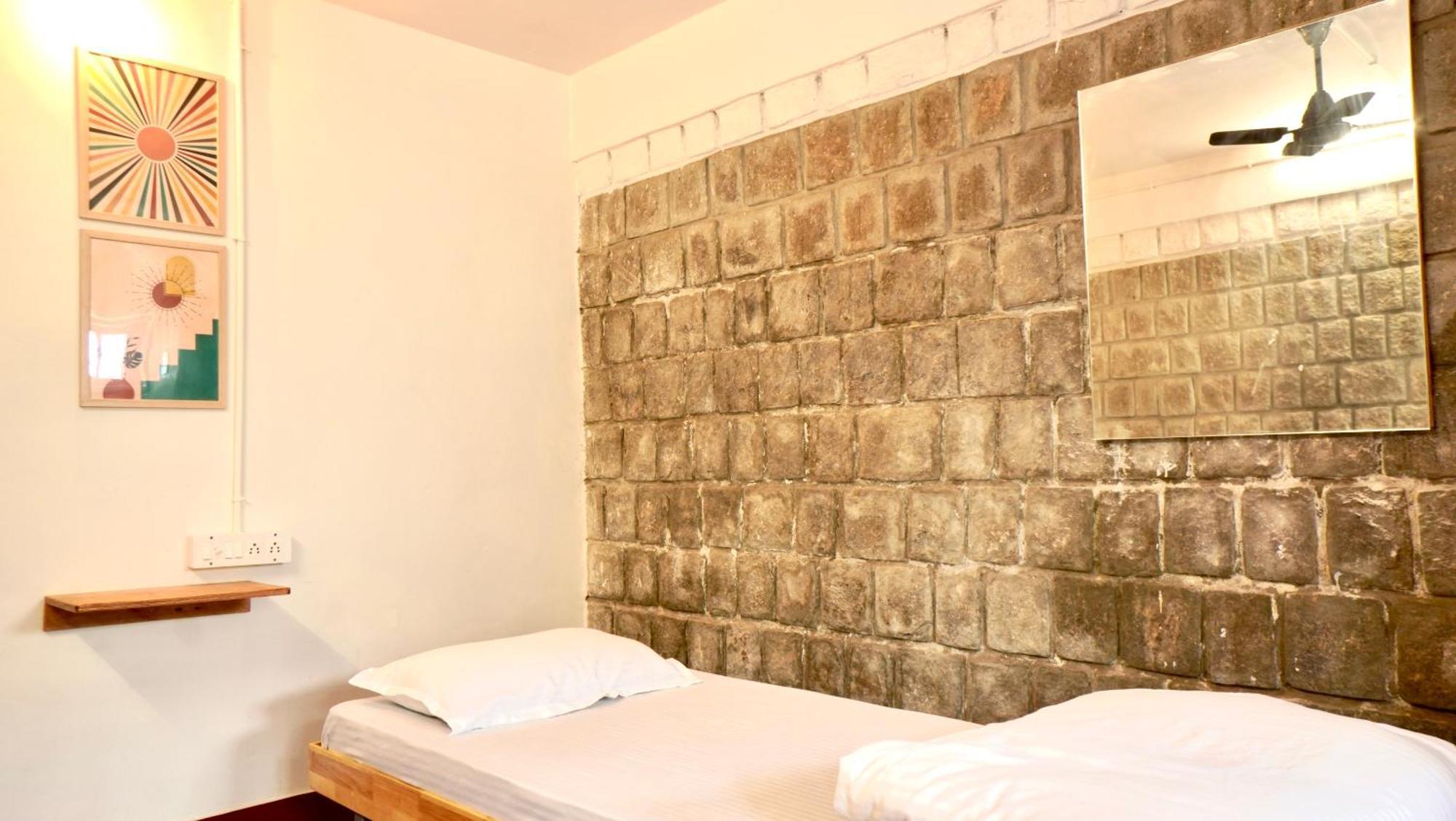 Roambay - Gokulam Hostel ไมซอร์ ภายนอก รูปภาพ