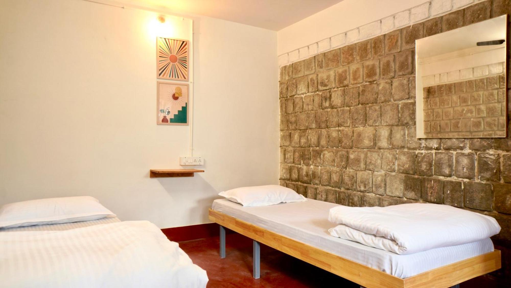 Roambay - Gokulam Hostel ไมซอร์ ภายนอก รูปภาพ