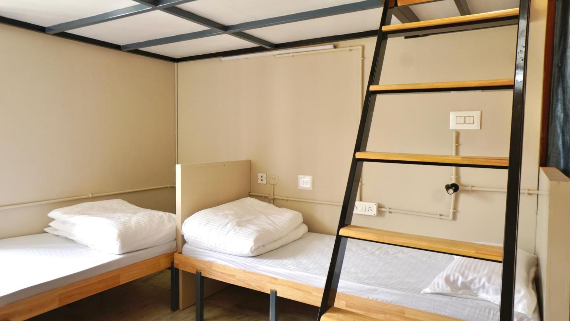 Roambay - Gokulam Hostel ไมซอร์ ภายนอก รูปภาพ