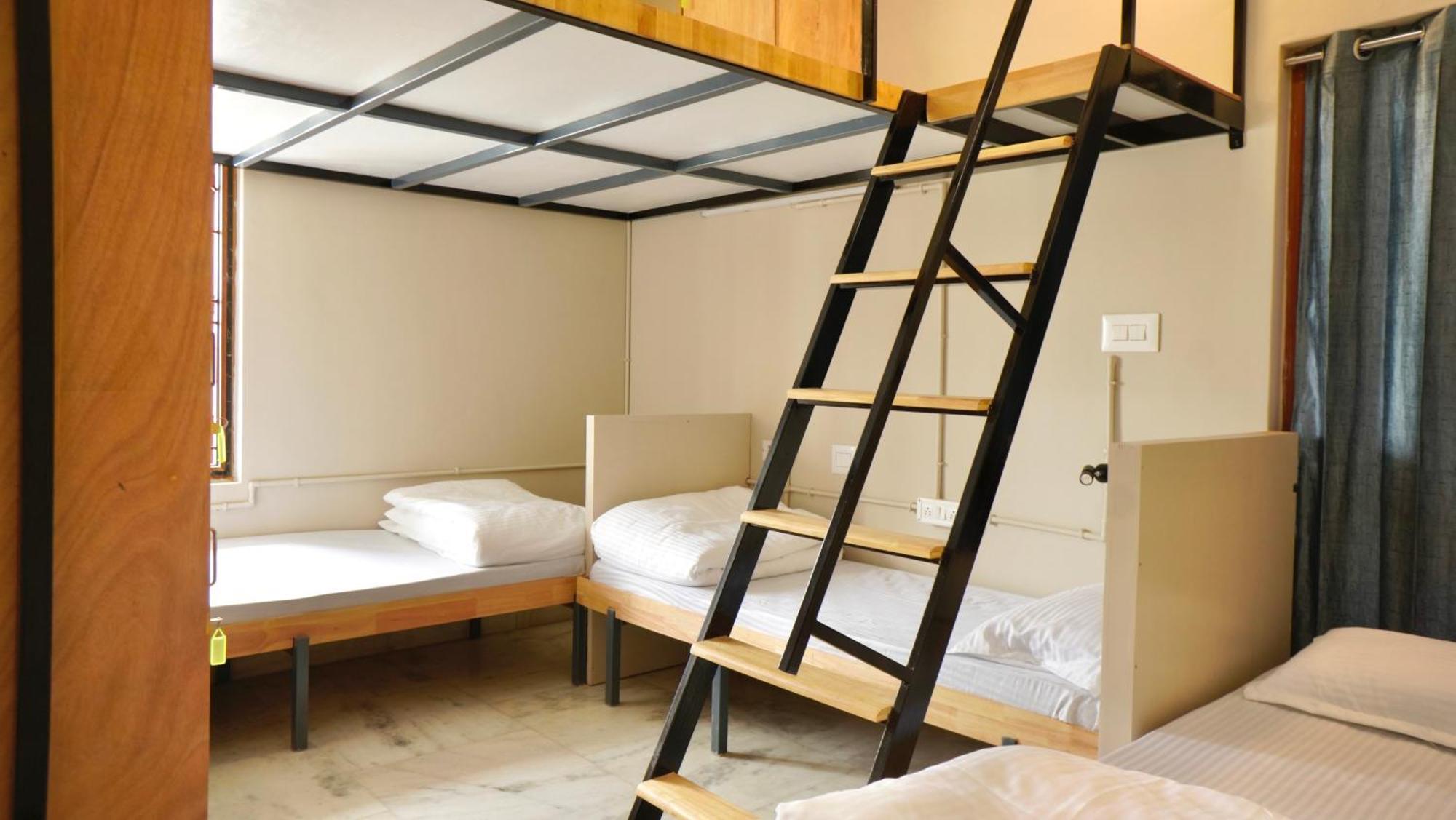 Roambay - Gokulam Hostel ไมซอร์ ภายนอก รูปภาพ
